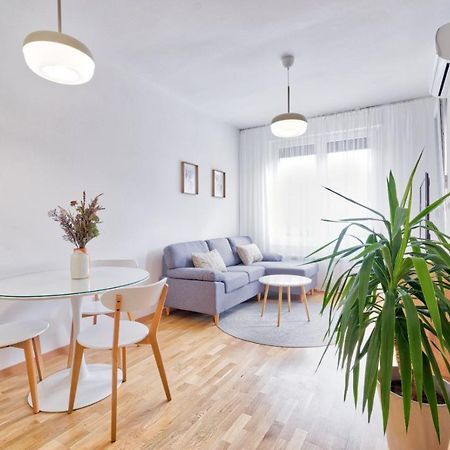 Goldenboy Apartments, บันยาลูกา ภายนอก รูปภาพ