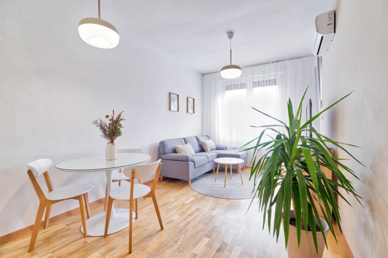 Goldenboy Apartments, บันยาลูกา ภายนอก รูปภาพ