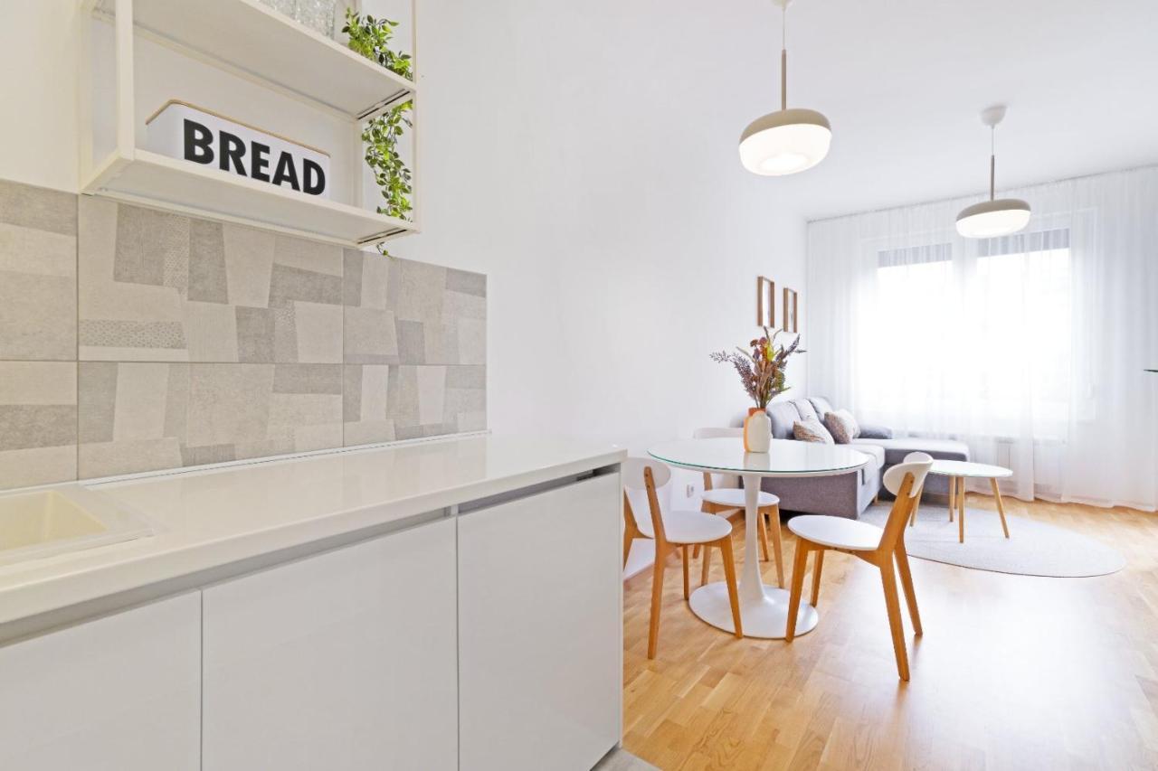 Goldenboy Apartments, บันยาลูกา ภายนอก รูปภาพ