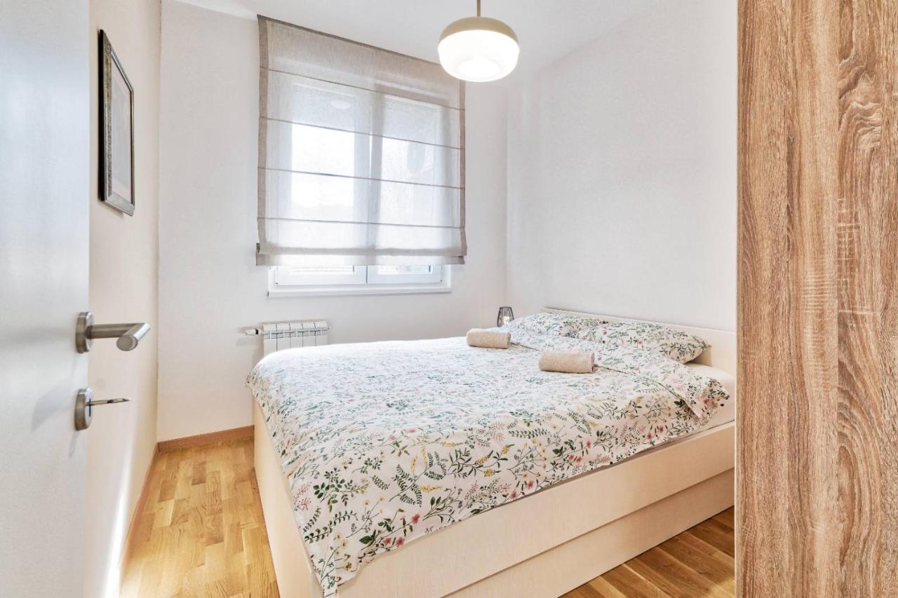Goldenboy Apartments, บันยาลูกา ภายนอก รูปภาพ